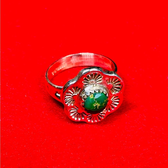 Native American Sterling Flower Ring with Turquoise Stone size 7 Ships FREE - Picture 2 of 5